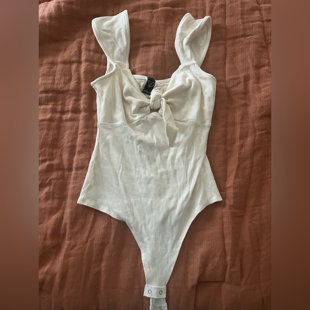 Windsor, women’s white tie front bodysuit L Large